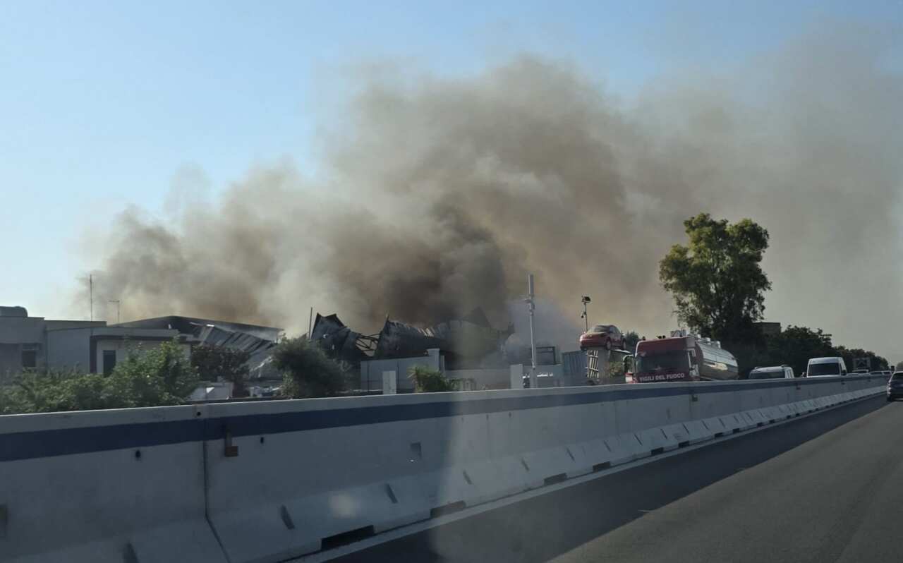 incendio azienda rifiuti fasano