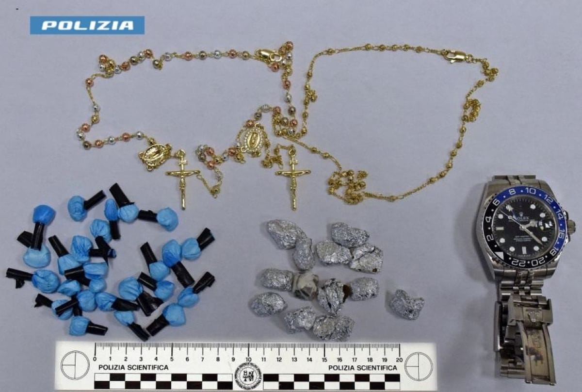 collanine rubate e droga