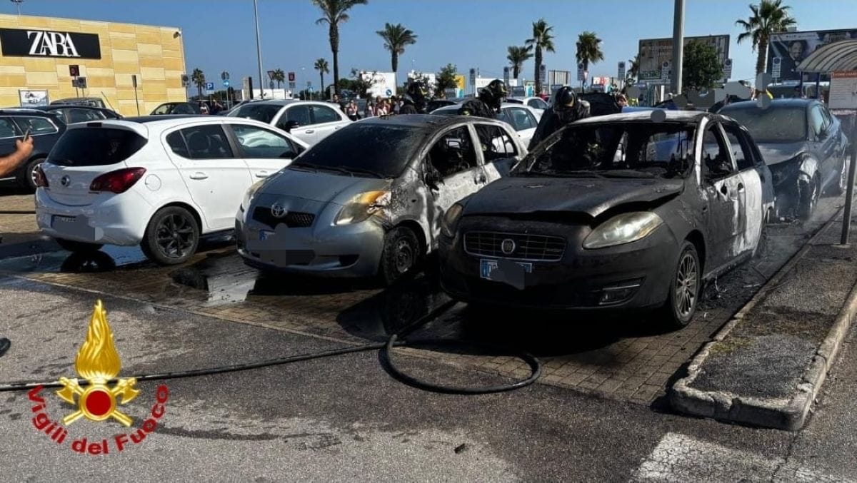 incendio centro commerciale brindisi