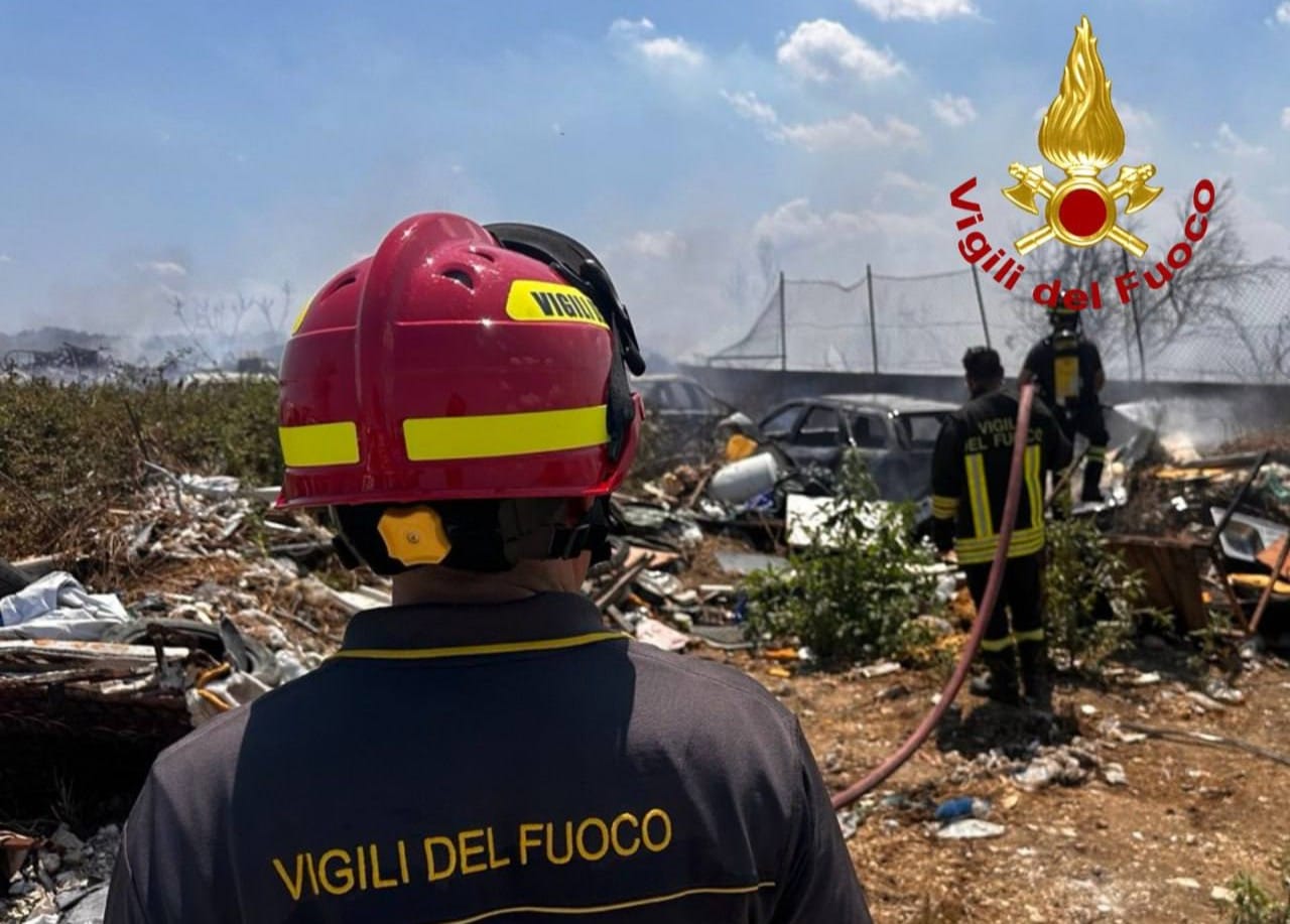 incendio campo panareo lecce