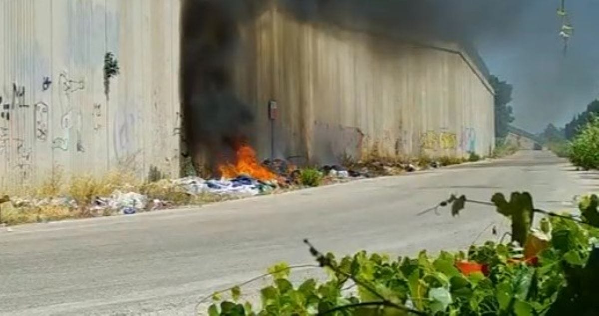 incendio rifiuti bari