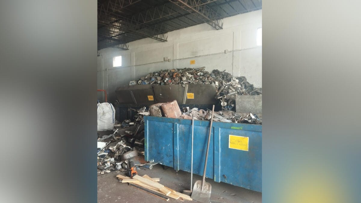 rifiuti capannone carbonara