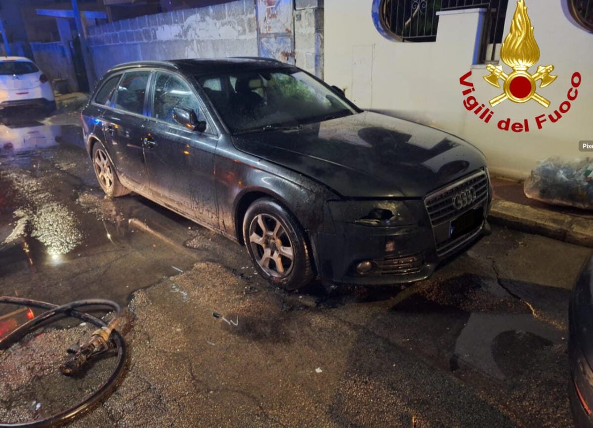 incendio auto monteroni di lecce
