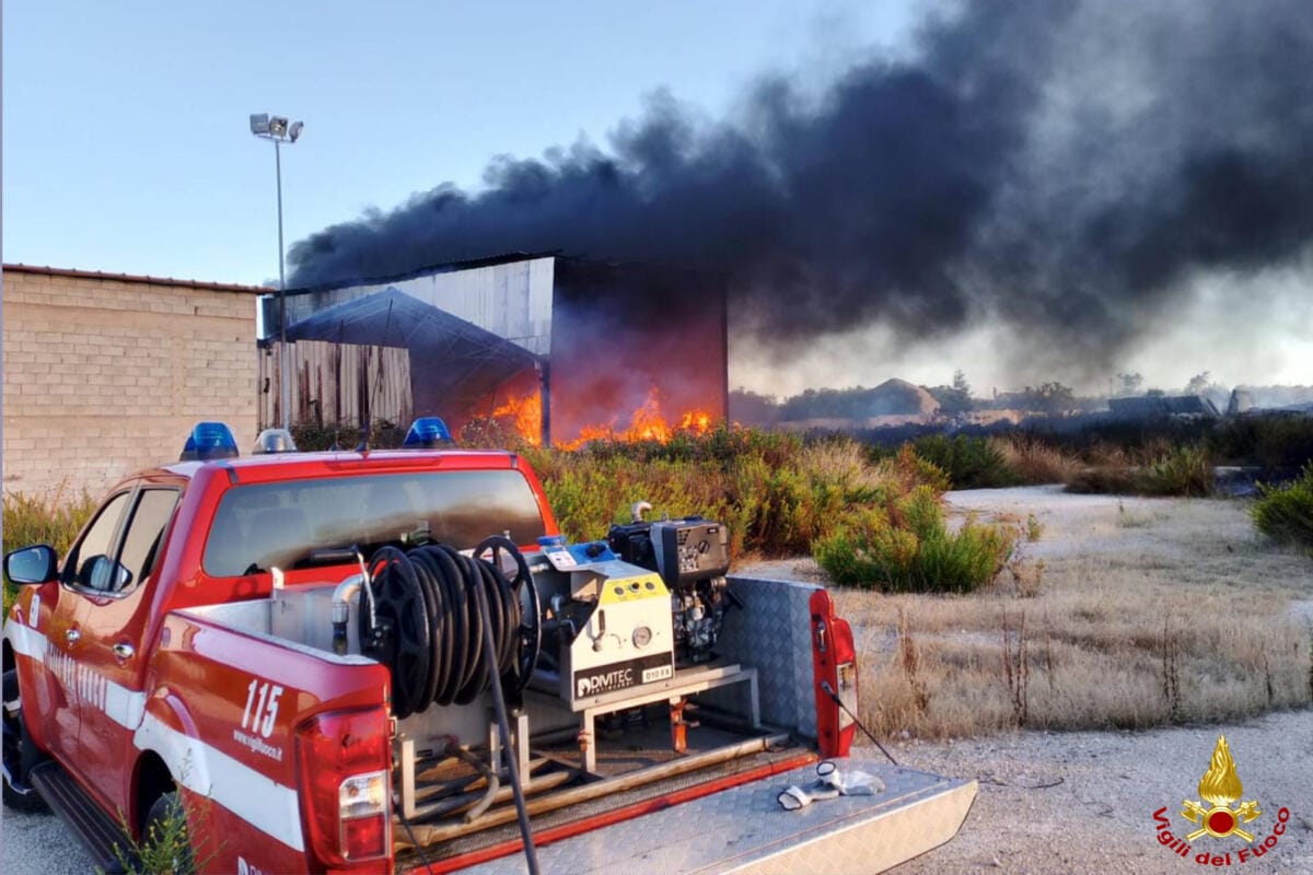 incendio capannoni giovinazzo