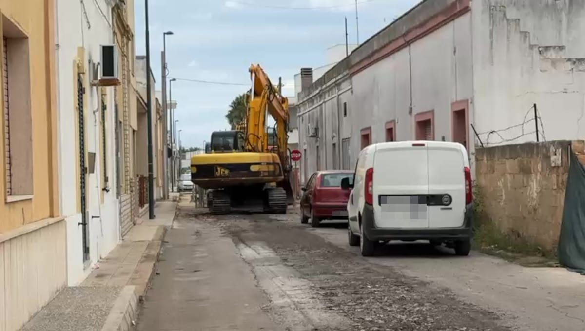 incendio escavatore alliste