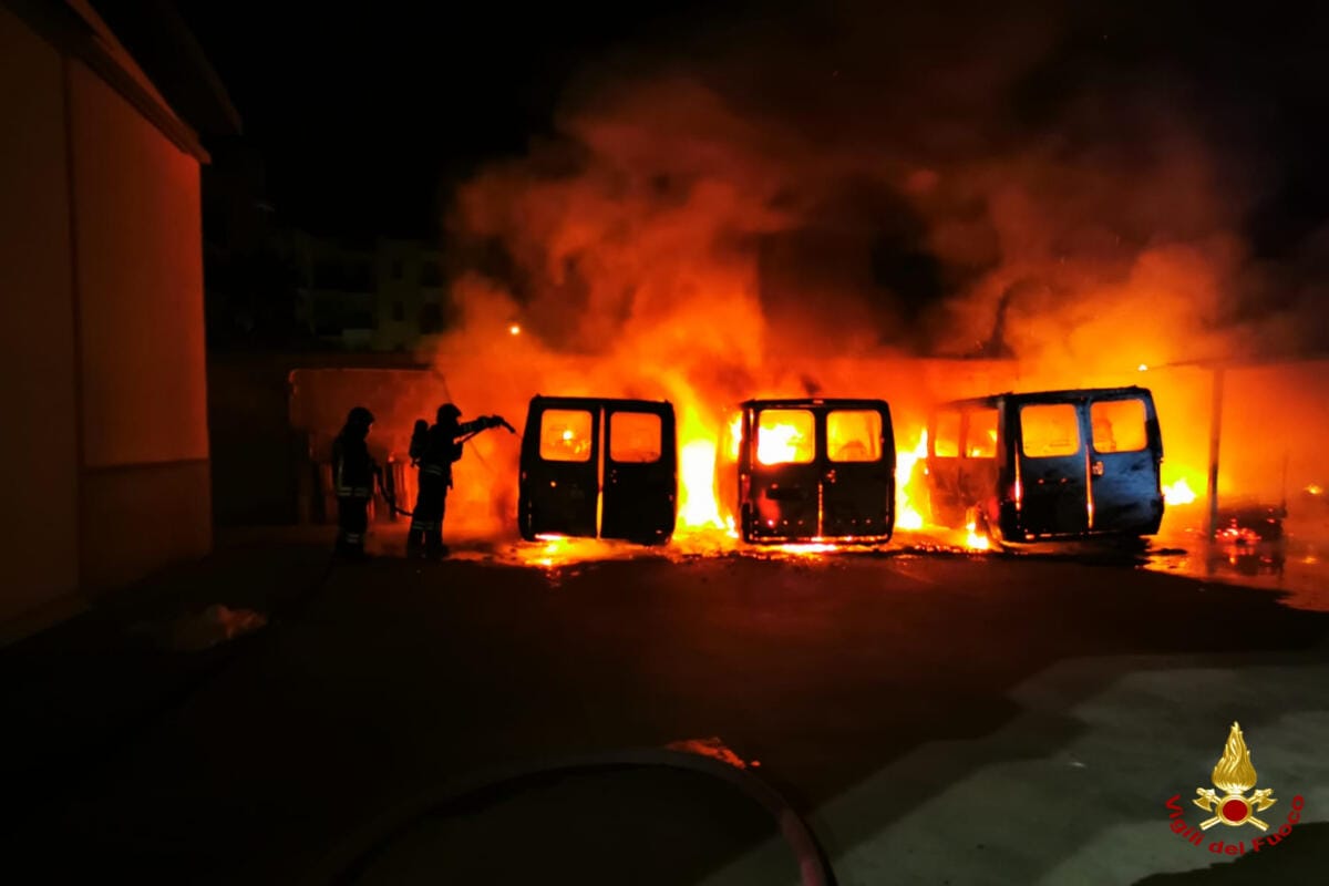 incendio furgoni casamassima