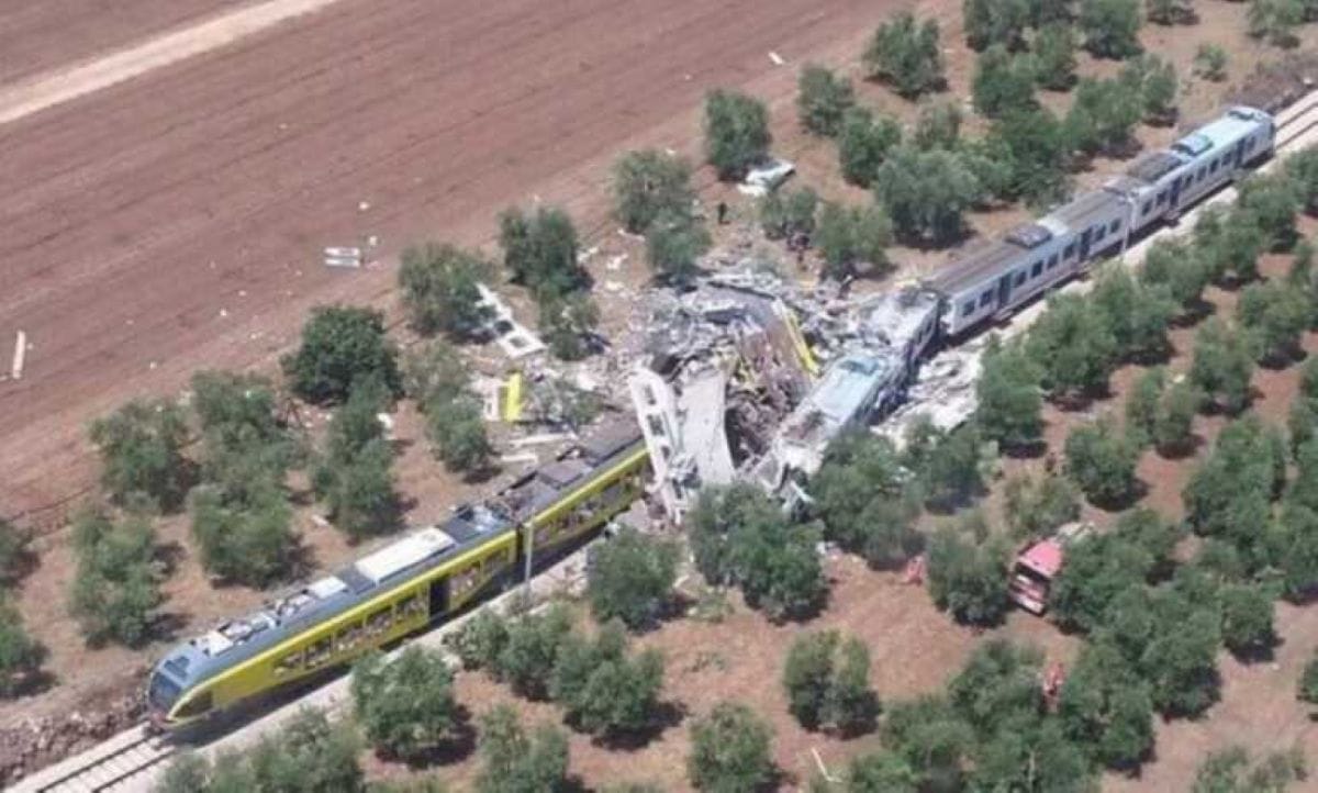 scontro treni andria corato