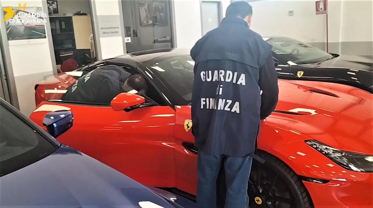 sequestro ferrari guardia di finanza