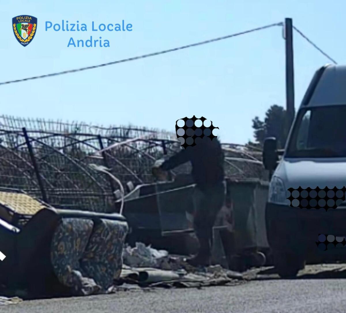 abbandono rifiuti andria