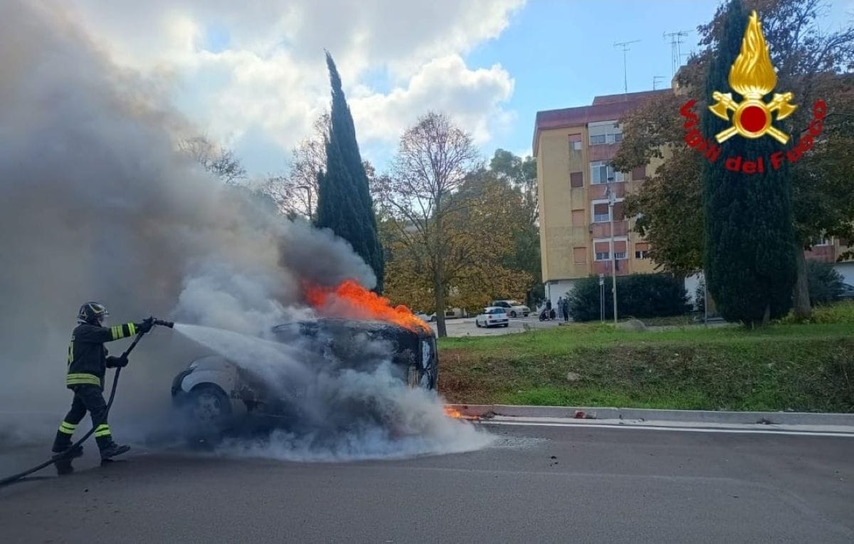 incendio furgone brindisi