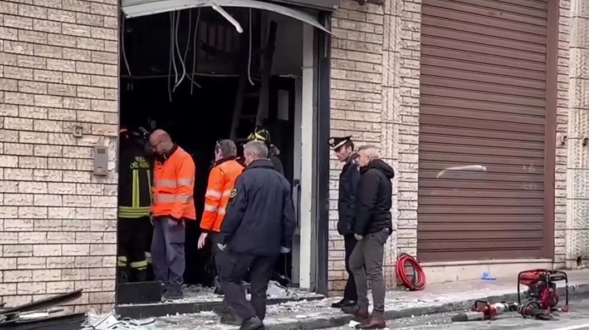 assalto bancomat mottola