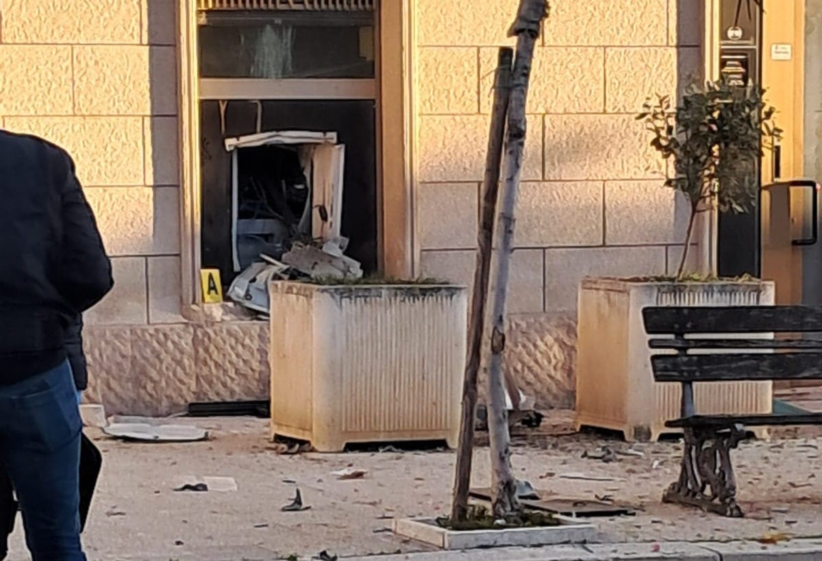 bancomat trinitapoli