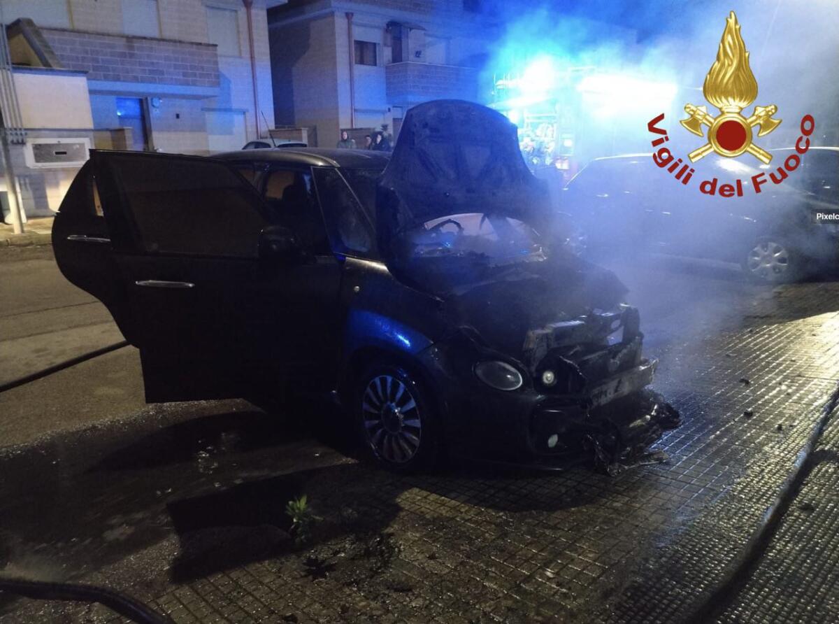 incendio auto lecce