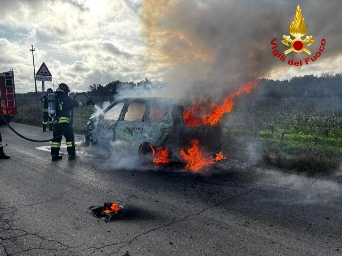 incendio auto mesagne