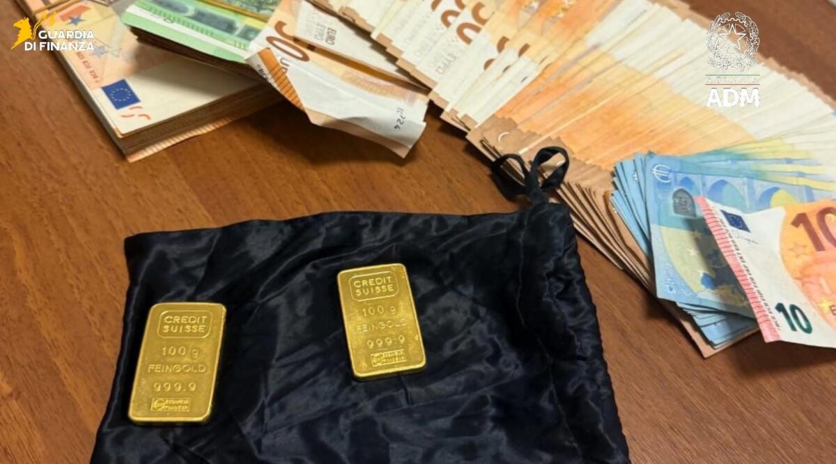 soldi lingotti aeroporto bari