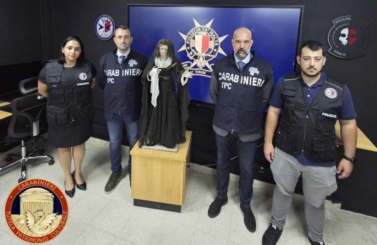 statua addolorata lecce