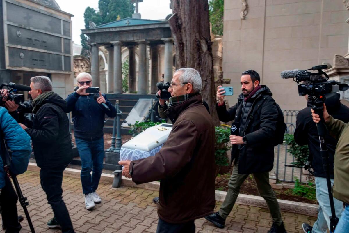 funerali neonato morto bari