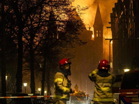 incendio chiesa amsterdam