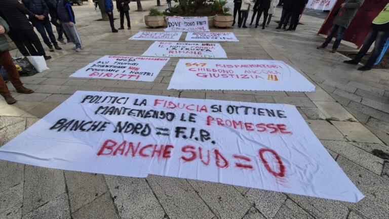 protesta azionisti popolare bari