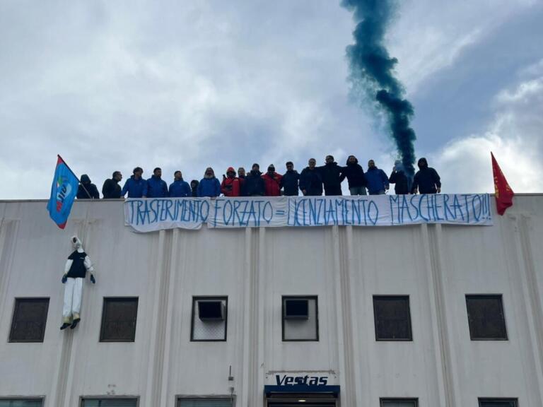 protesta lavoratori vestas taranto