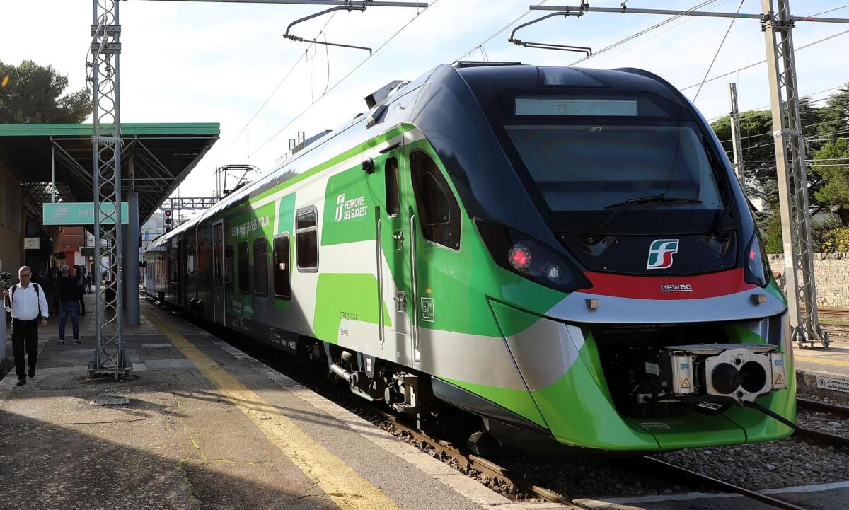 treno ferrovie del sud est
