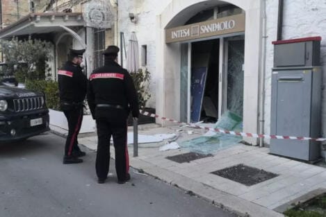 assalto bancomat bovino