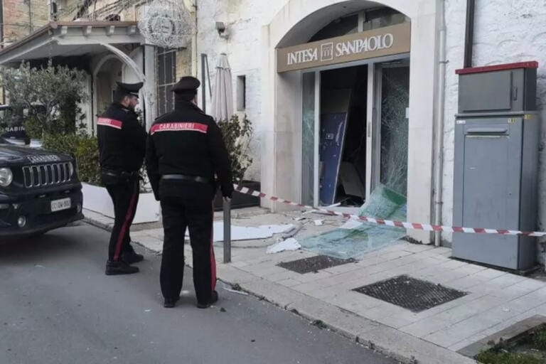 assalto bancomat bovino