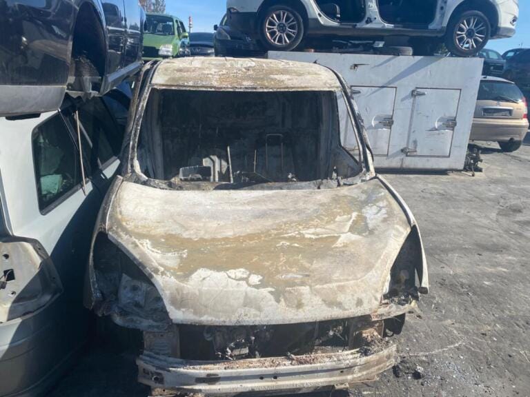 furgoni incendiati ladisa