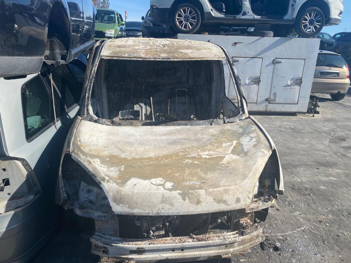 furgoni incendiati ladisa