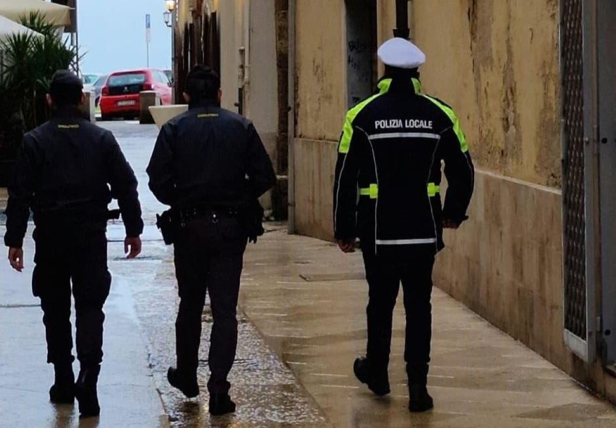 guardia di finanza polizia locale bari vecchia