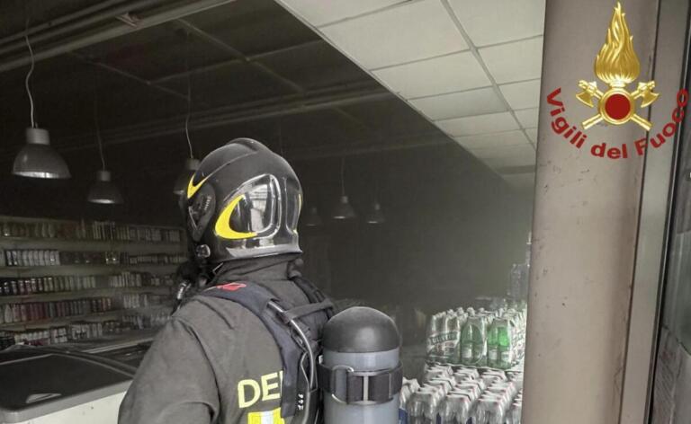 vigili del fuoco supermercato