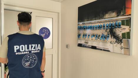 poliziotto questura andria